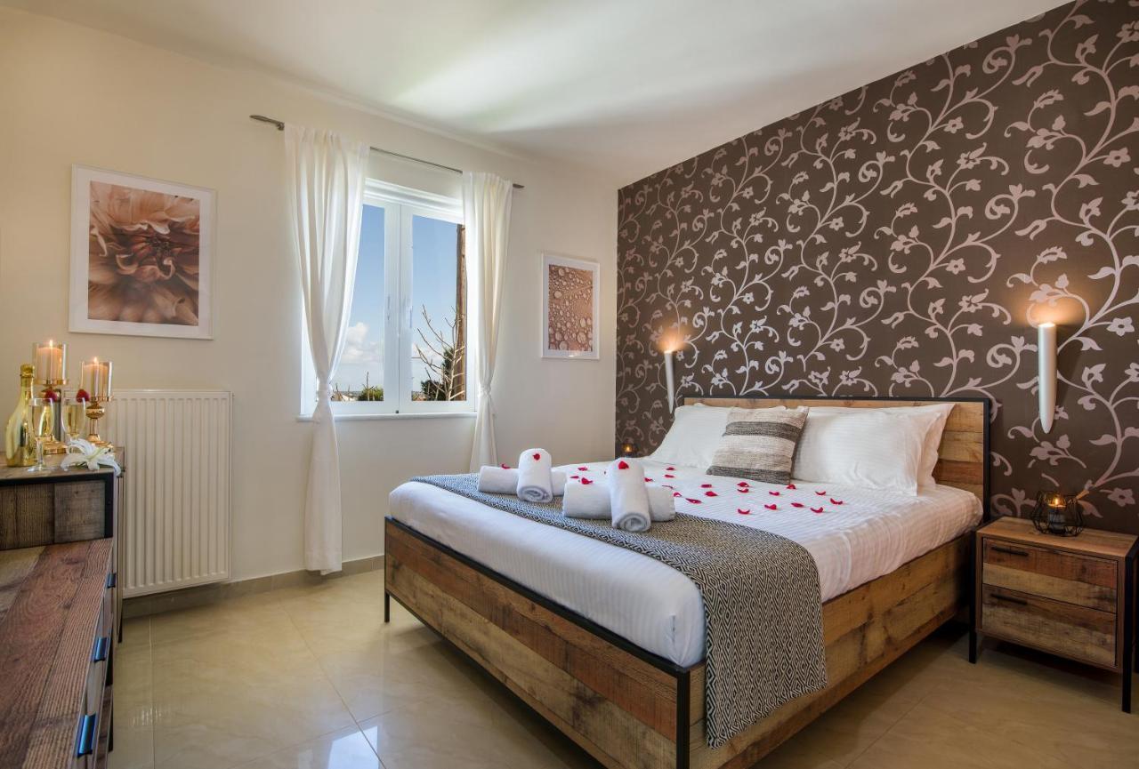 Artdeco Luxury Apartment