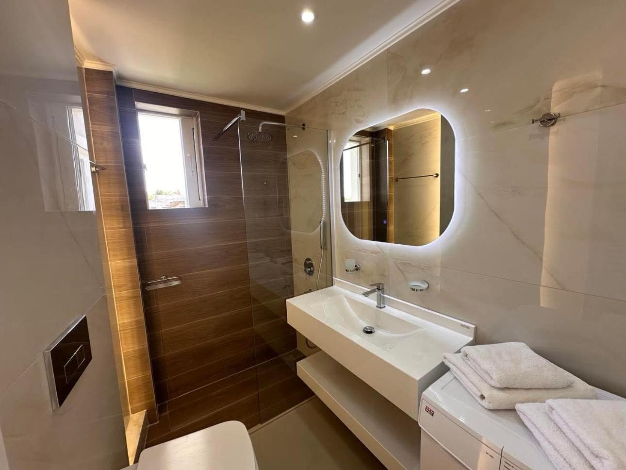 Artdeco Luxury *